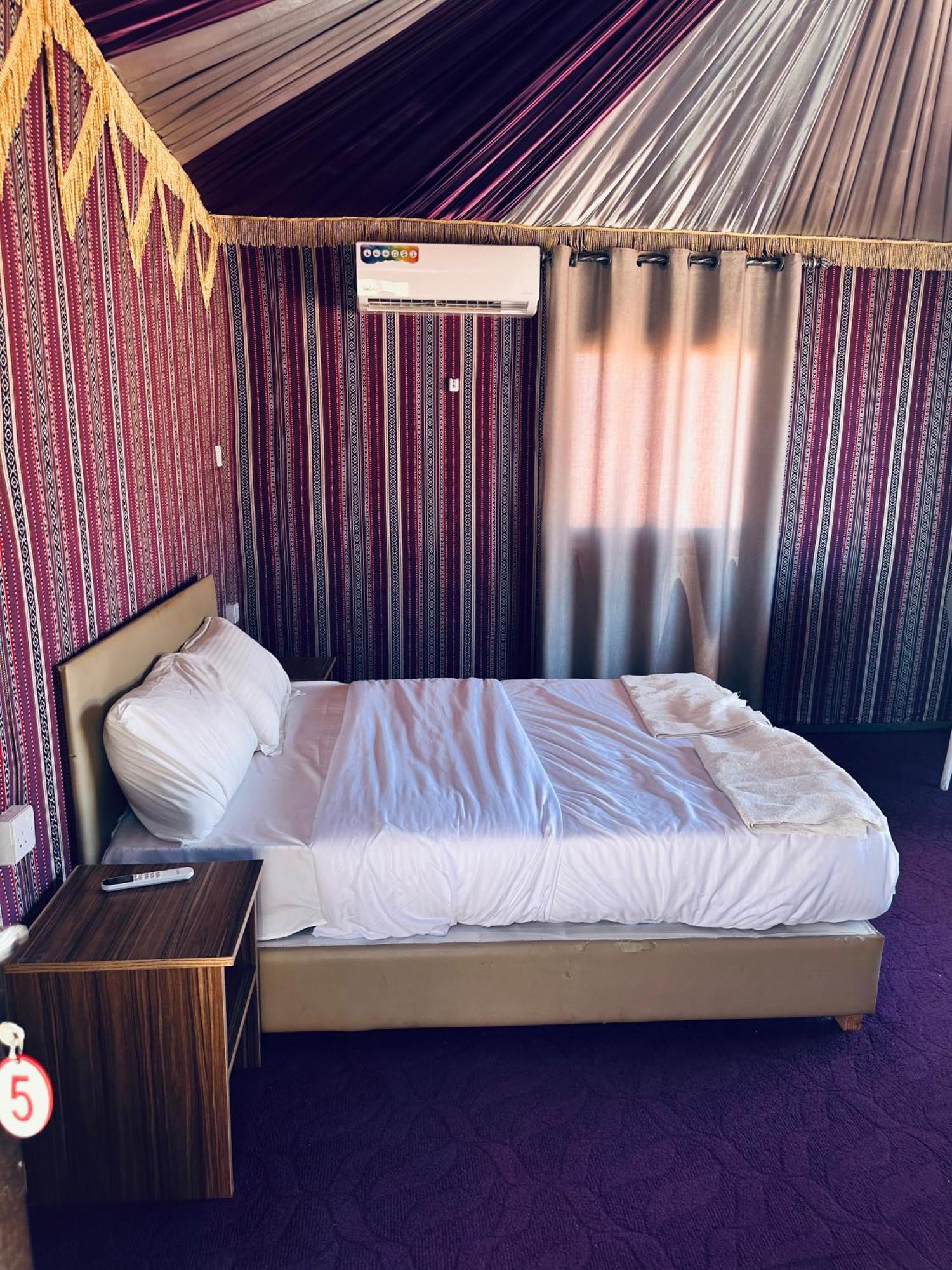 Holiday Inn Luxury Camp Wadi Rum Ngoại thất bức ảnh
