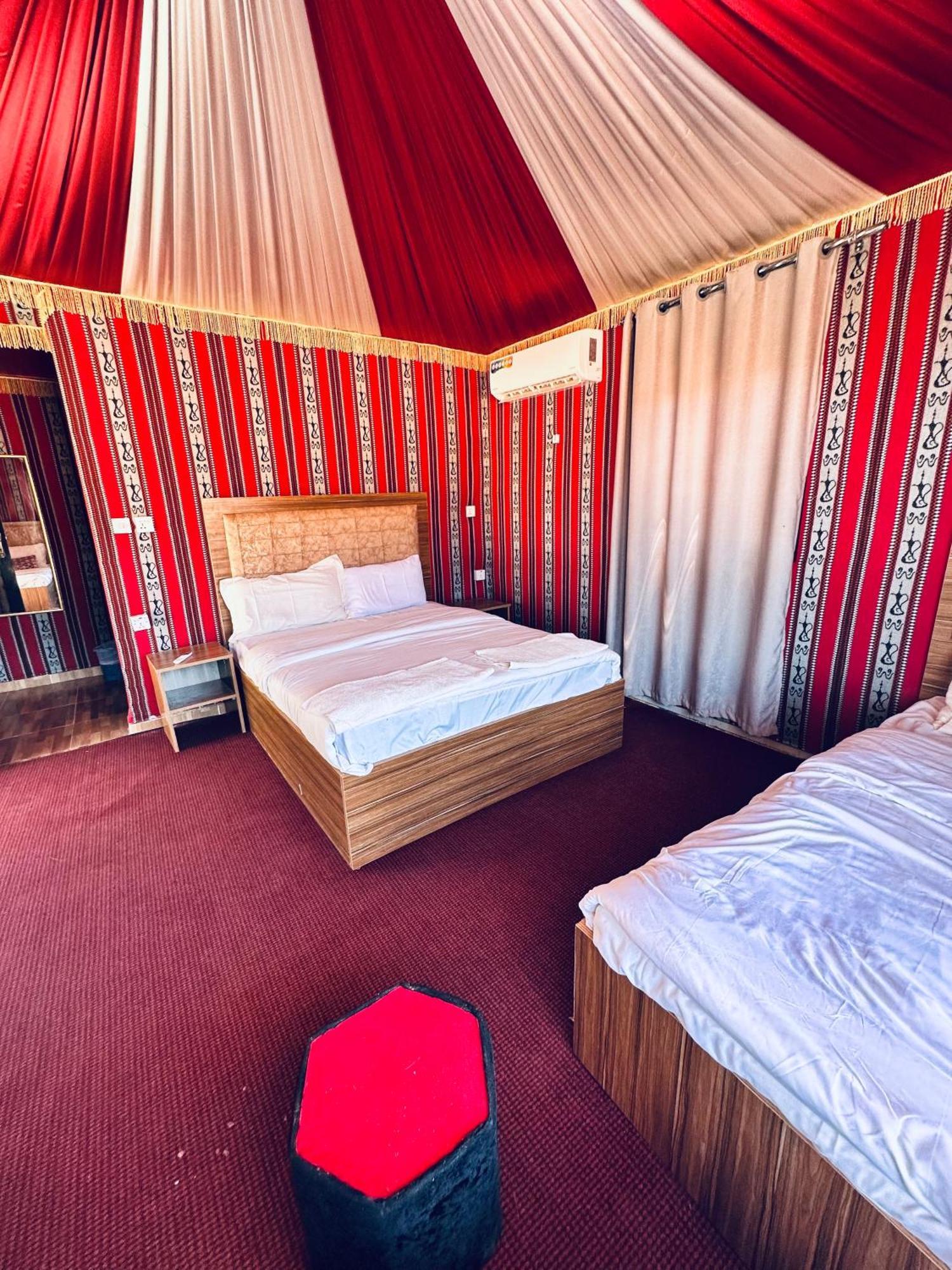 Holiday Inn Luxury Camp Wadi Rum Ngoại thất bức ảnh