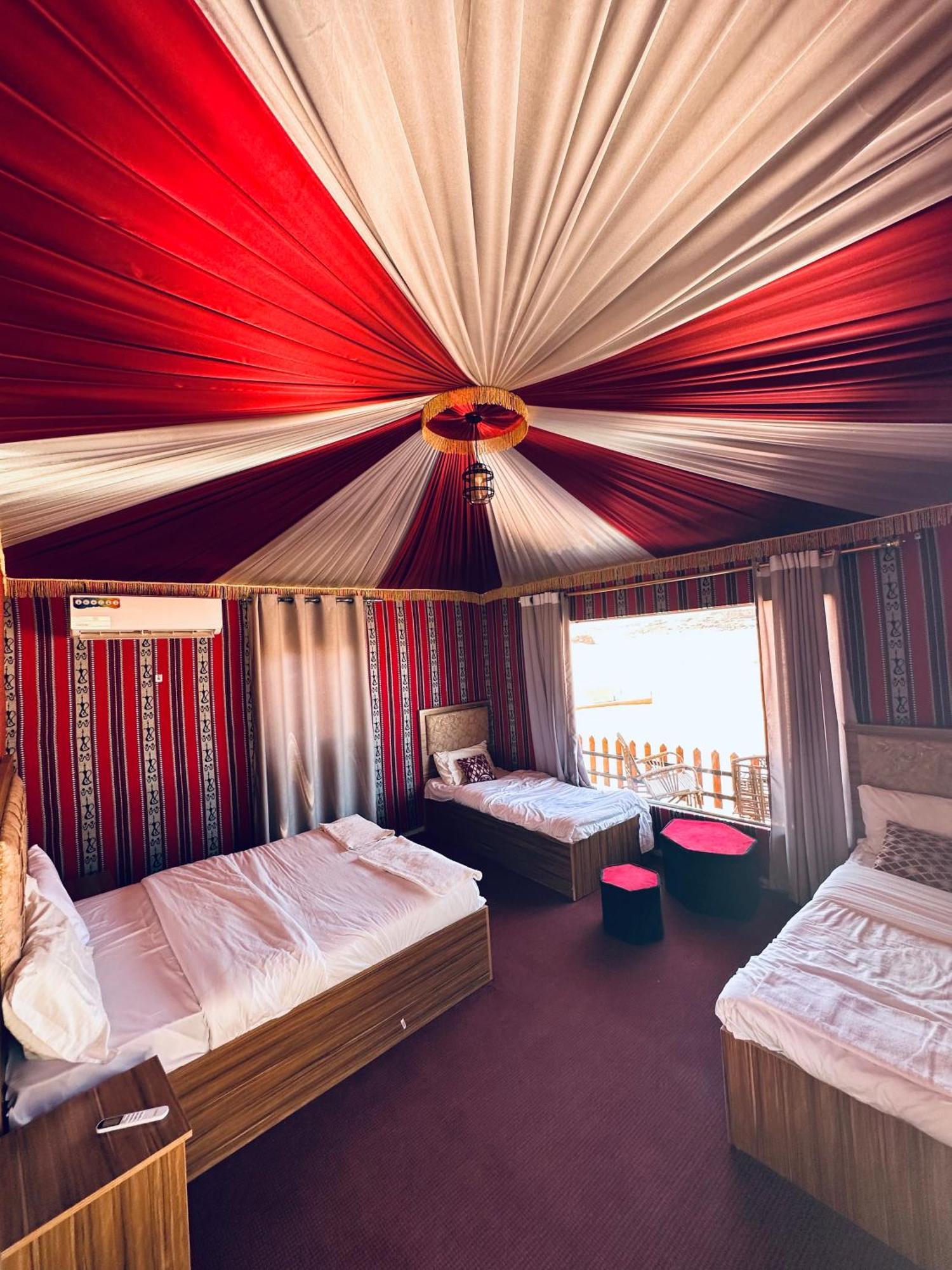 Holiday Inn Luxury Camp Wadi Rum Ngoại thất bức ảnh