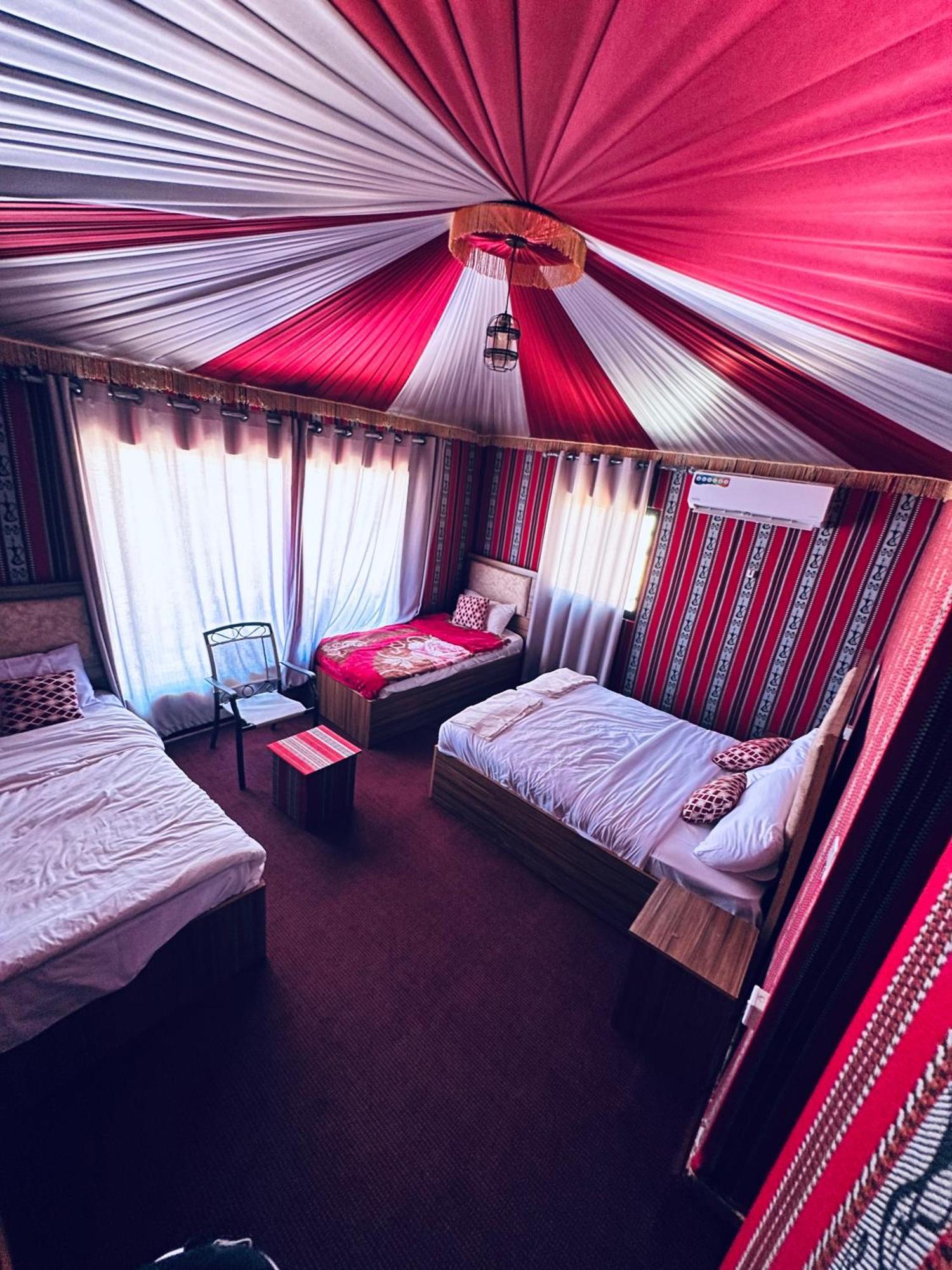 Holiday Inn Luxury Camp Wadi Rum Ngoại thất bức ảnh