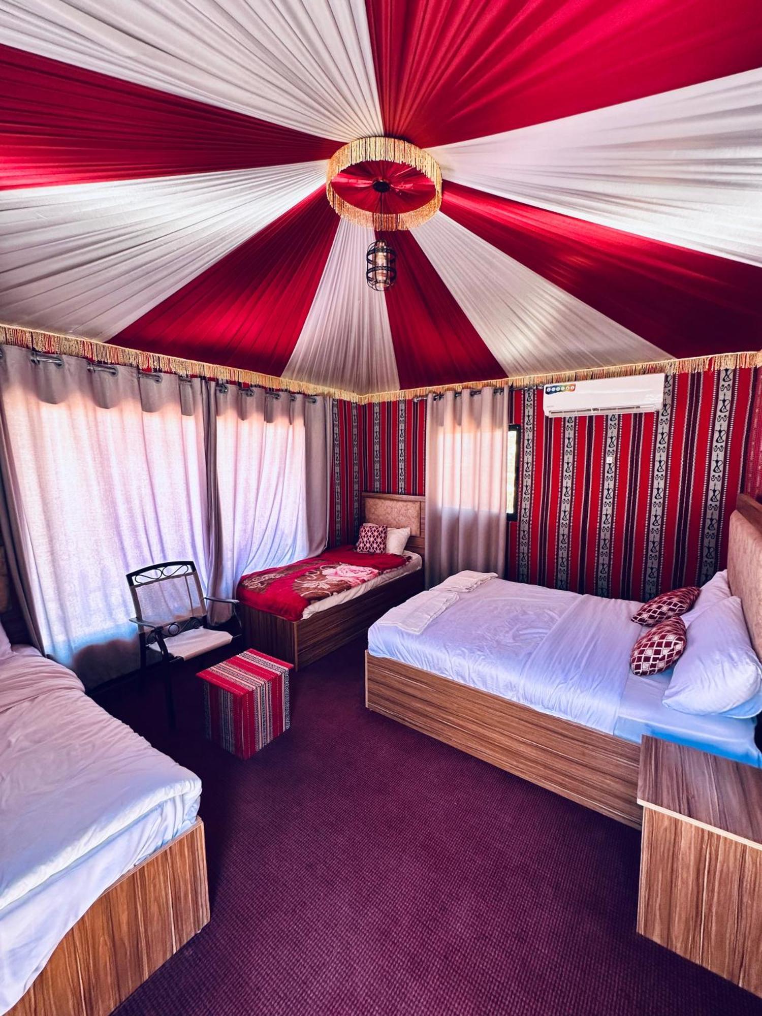 Holiday Inn Luxury Camp Wadi Rum Ngoại thất bức ảnh